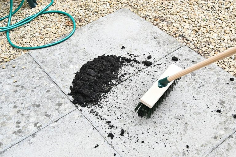 Wegereinigung und Laubbeseitigung im Herbst – sauber & gründlich durch Gartenservice Zimmermann Herbstliche Wegepflege – Laubarbeiten und Hochdruckreinigung in Berlin